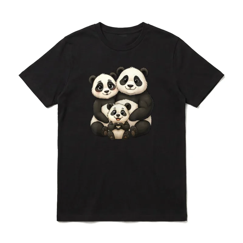 Panda mit Familie Süßer T-Shirt – Drei Pandas als Familie, Babyformt mit Pfoten ein Herz – Klassisches T-Shirt in Schwarz