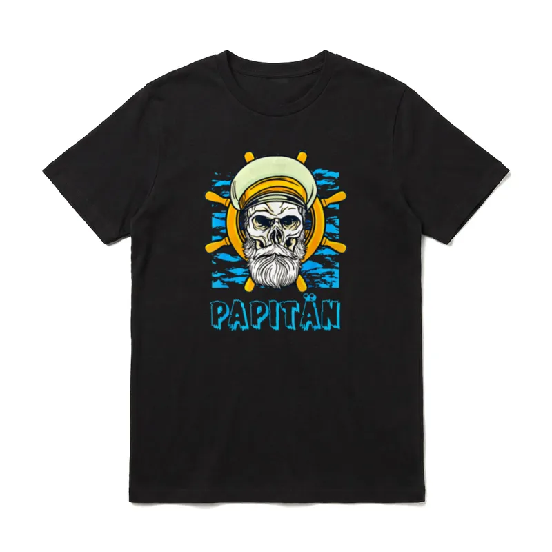 Papitän Vater Papa T-Shirt – Totenkopf mit Schiffermütze und Steuerrad über dem Wort PAPITÄN – Klassisches T-Shirt in Schwarz