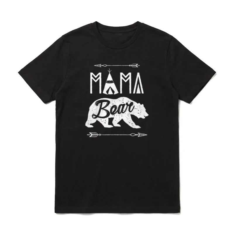 Camping Shirt Funny – MAMA Bear Text mit Teepee Symbol und Bären Silhouette – Klassisches T-Shirt in Schwarz