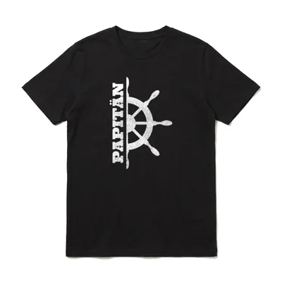 Papitän für den Kapitän T-Shirt – PAPITÄN Schriftzug neben einem weißen Steuerrad-Motiv – Klassisches T-Shirt in Schwarz
