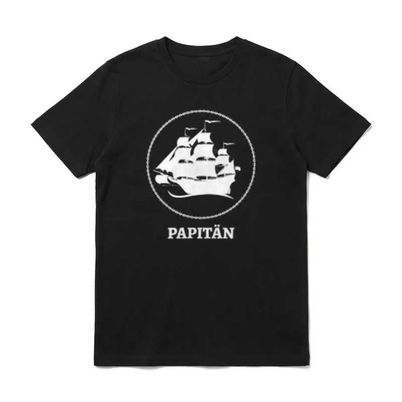 Papitän T-Shirt – Segelschiff im Kettenkreis, Schriftzug PAPITÄN – Klassisches T-Shirt in Schwarz