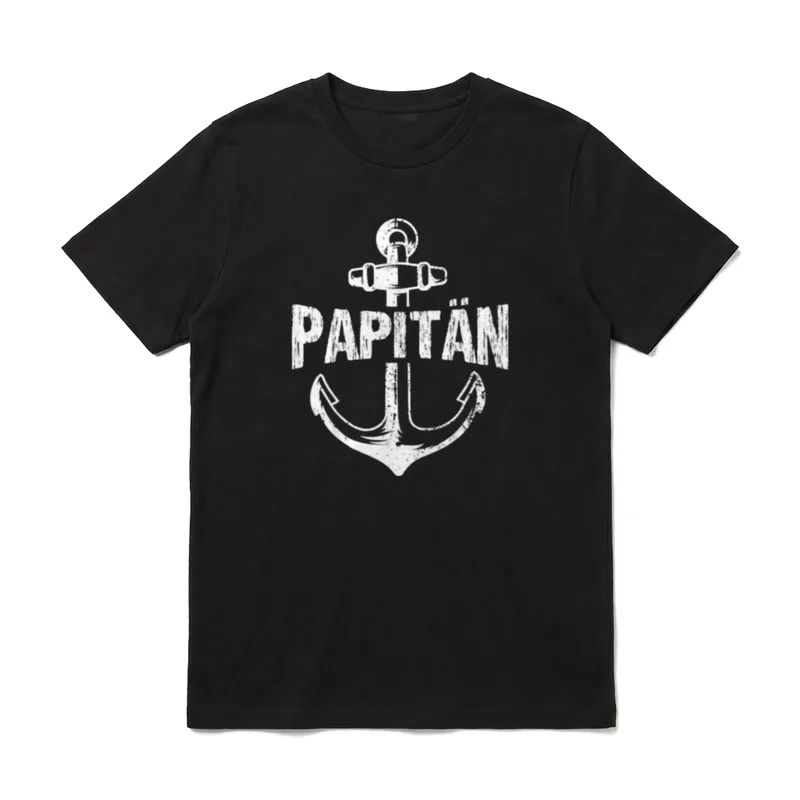 Papitän Papa und Kapitän T-Shirt – Schriftzug „Papitän“ über einem Anker im Used-Look – Klassisches T-Shirt in Schwarz