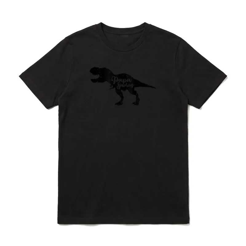 Papasaurus Lustiges Dino Papa T-Shirt – Klassisches T-Shirt in Schwarz