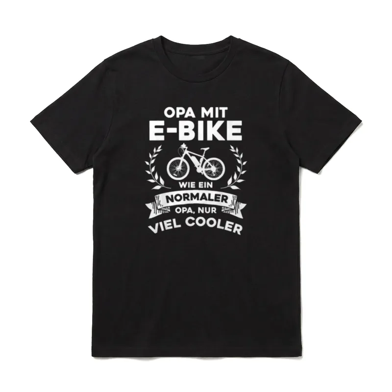 Opa mit Ebike nur T-Shirt – Klassisches T-Shirt in Schwarz