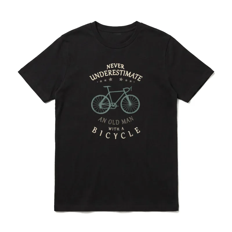 Opa Radfahrer Never Underestimate T-Shirt – Klassisches T-Shirt in Schwarz