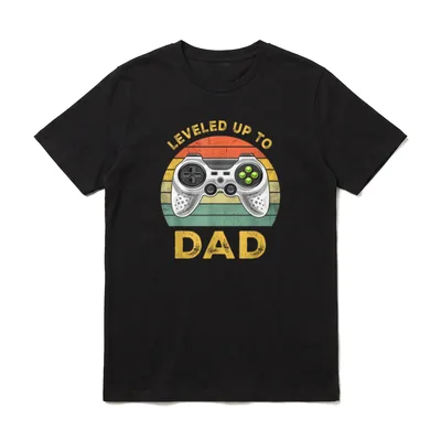 Leveled Up To Dad T-Shirt – Klassisches T-Shirt in Schwarz