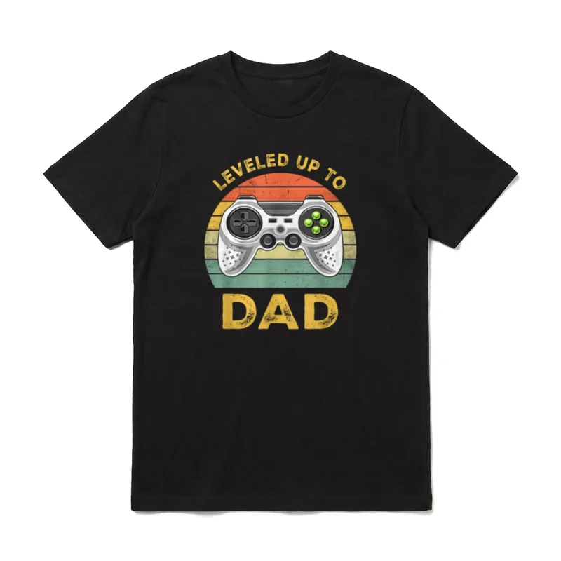 Leveled Up To Dad T-Shirt – Klassisches T-Shirt in Schwarz