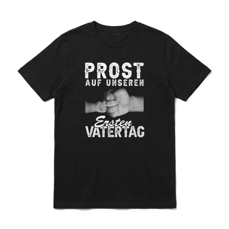 Prost auf unseren ersten T-Shirt – Faustgruß von Vater und Kind, Schriftzug Ersten Vatertag – Klassisches T-Shirt in Schwarz