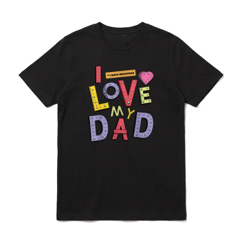 Valentinstag Geschenke T-Shirt – Bunte Buchstaben I Love My Dad mit Messlatte und Herz – Klassisches T-Shirt in Schwarz