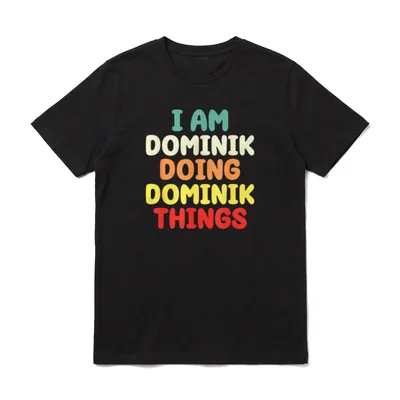I Am Dominik Doing T-Shirt – Klassisches T-Shirt in Schwarz