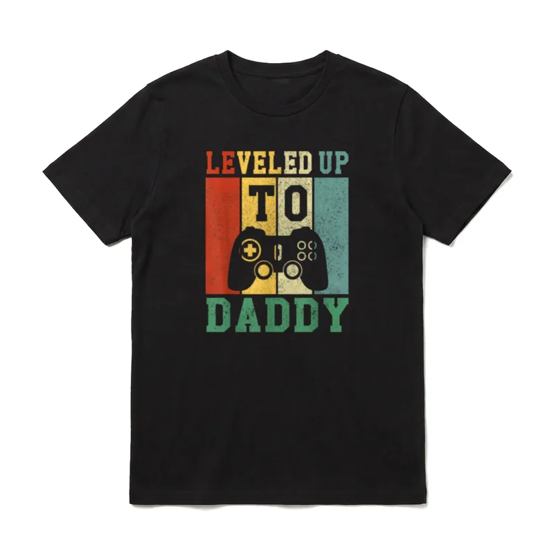 Leveled Up to Daddy T-Shirt – Klassisches T-Shirt in Schwarz
