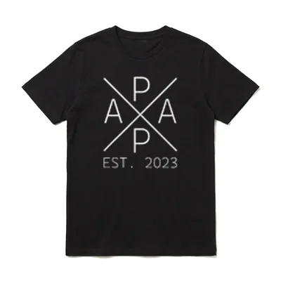 Stolzer Papa 2023 befördert T-Shirt – PAPA im X-Design, darunter EST. 2023 – Klassisches T-Shirt in Schwarz