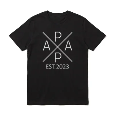 Papa Est 2023 Vater T-Shirt – Geometrischer PAPA Schriftzug mit EST.2023 darunter – Klassisches T-Shirt in Schwarz