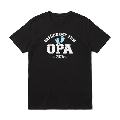 T-Shirt Opa 2024 – Schriftzug „Befördert zum Opa 2024“ mit blauen Babyfüßen – Klassisches T-Shirt in Schwarz