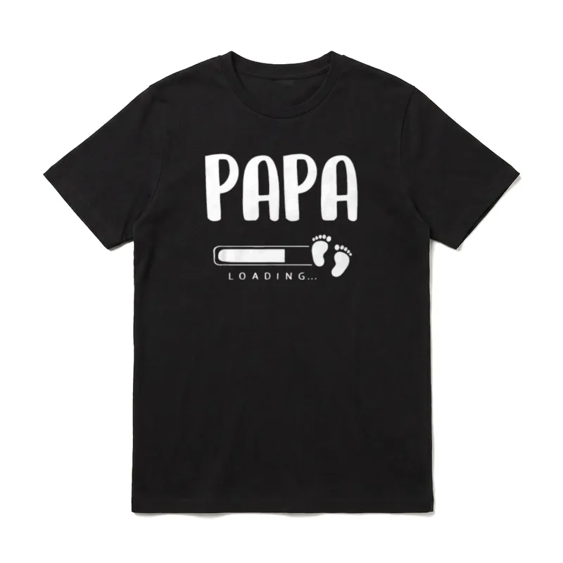 Ich werde Papa Loading T-Shirt – PAPA Text mit Ladebalken und zwei weißen Babyfüßchen – Klassisches T-Shirt in Schwarz