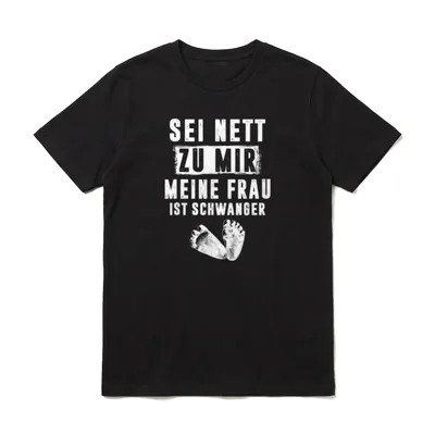 Werdender Vater Sei nett T-Shirt – Weißer Schriftzug mit Babyfüßchen – Klassisches T-Shirt in Schwarz