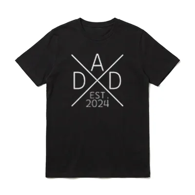 Papa Est 2024 Vater T-Shirt – Geometrisches DAD Logo mit EST 2024 Text auf dunklem Grund – Klassisches T-Shirt in Schwarz