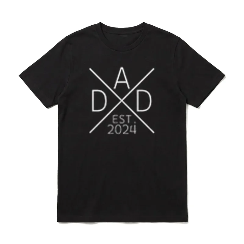 Papa Est 2024 Vater T-Shirt – Geometrisches DAD Logo mit EST 2024 Text auf dunklem Grund – Klassisches T-Shirt in Schwarz