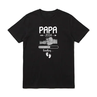Papa 2024 Loading Werden T-Shirt – Klassisches T-Shirt in Schwarz