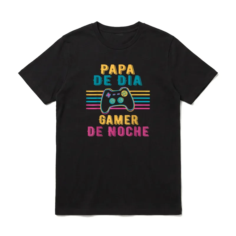 Vater Day Gamer Nacht T-Shirt – Papa de dia gamer de noche Text mit Retro Gamecontroller – Klassisches T-Shirt in Schwarz