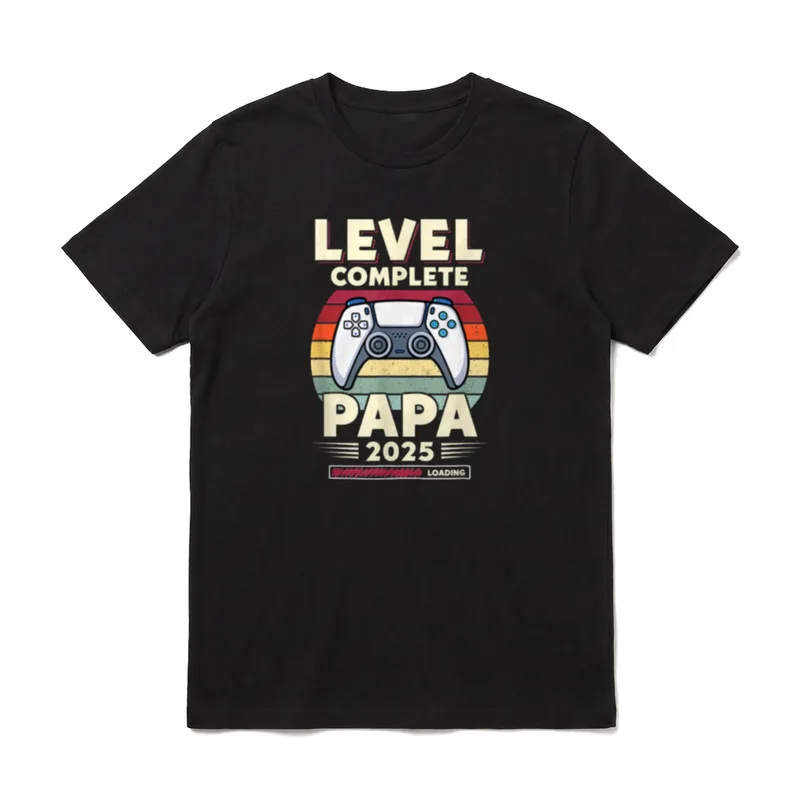 Level Complete Papa 2025 T-Shirt – Klassisches T-Shirt in Schwarz