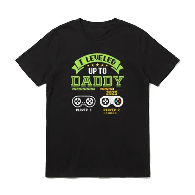 Ich werde Papa 2025 T-Shirt – I Leveled Up To Daddy, 2025, Player 1, Player 2 Joining – Klassisches T-Shirt in Schwarz