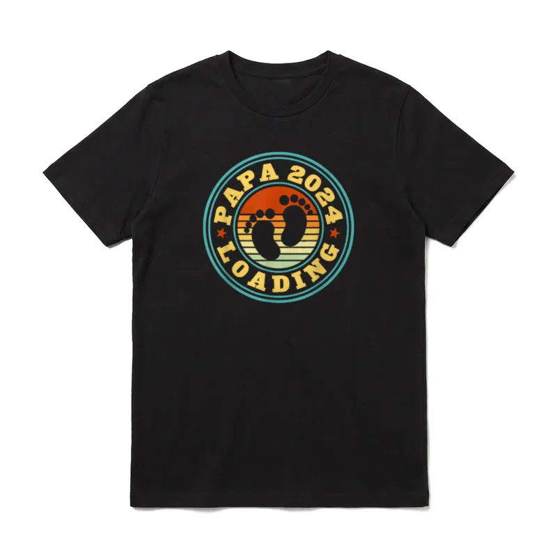 Ich Werde Papa . T-Shirt – Stempel mit Babyfüßen, Schriftzug „Papa 2024 Loading“ – Klassisches T-Shirt in Schwarz