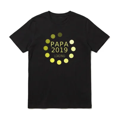 Papa 2019 Loading T-Shirt – Gelber Ladebalken mit Text PAPA 2019 LOADING – Klassisches T-Shirt in Schwarz